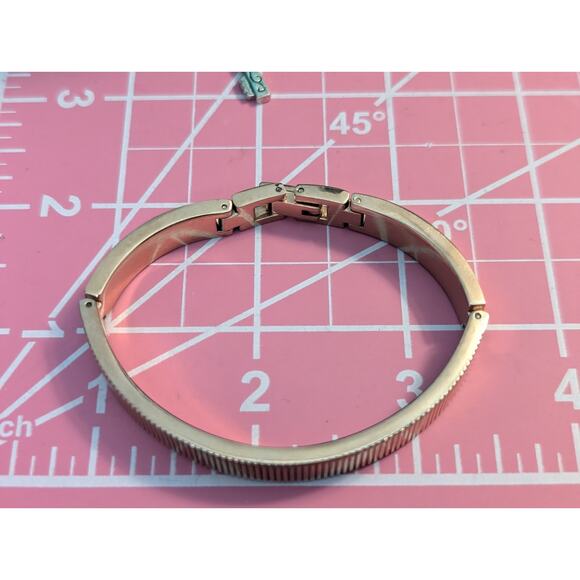 VTG Anne Klein Gold Tone Cut Out Lion Pierced Earrings & Oval Bar Hinge Bracelet - Picture 6 of 8